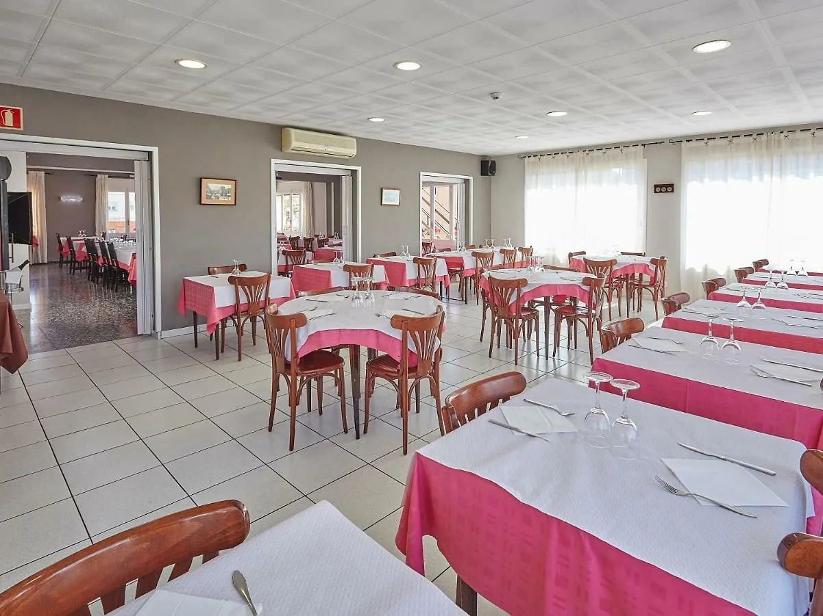 Hostal Mas Ferrer Cornellá de Terri 2*,