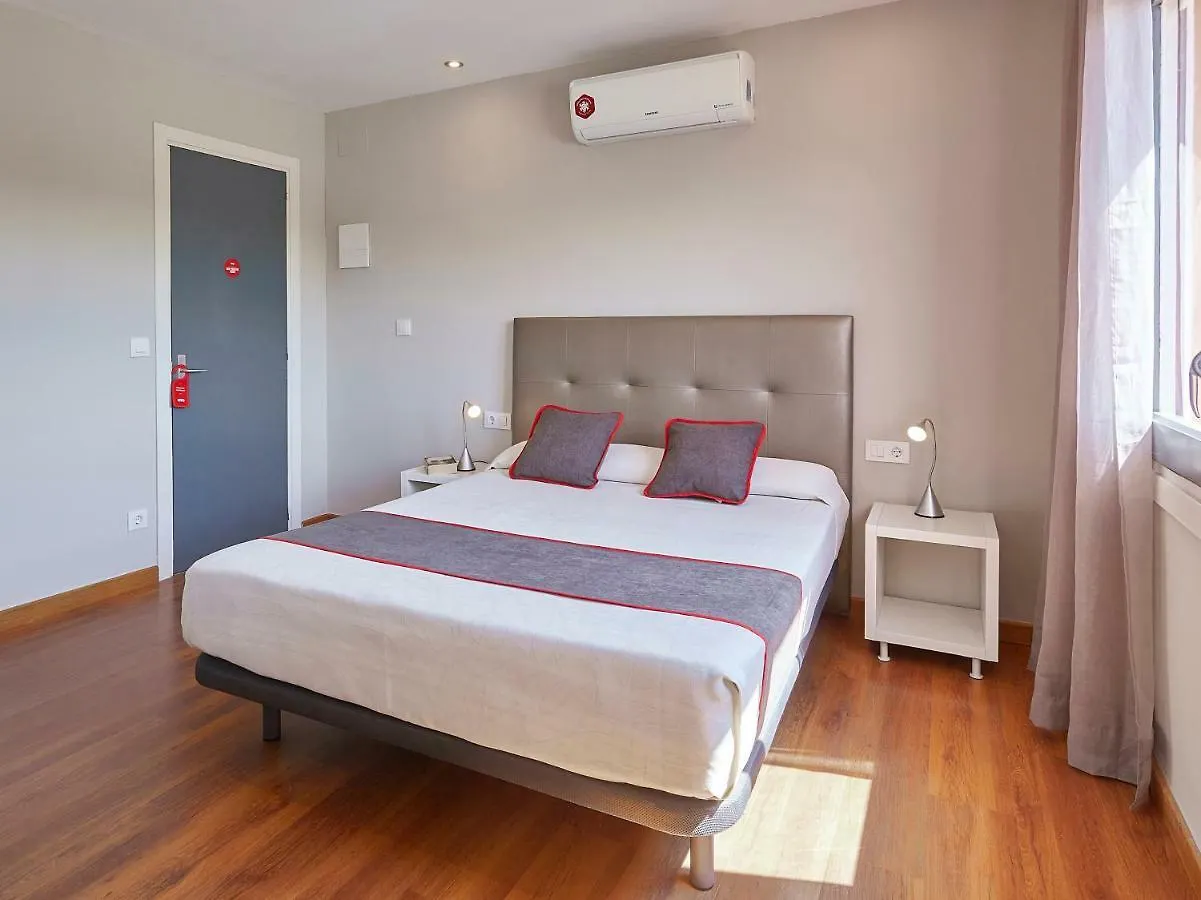 Hostal Mas Ferrer Cornellá de Terri 2*,